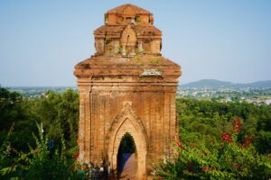 Tháp Bánh Ít Khám Phá Một Kiệt Tác Kiến Trúc Chăm Pa Giữa Mảnh Đất Bình Định